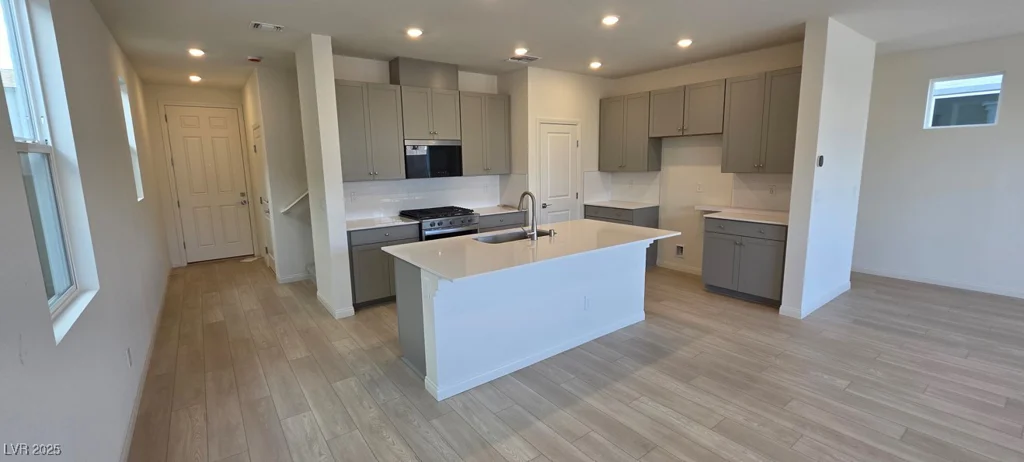 7086 Parkallen, Las Vegas, NV 89113