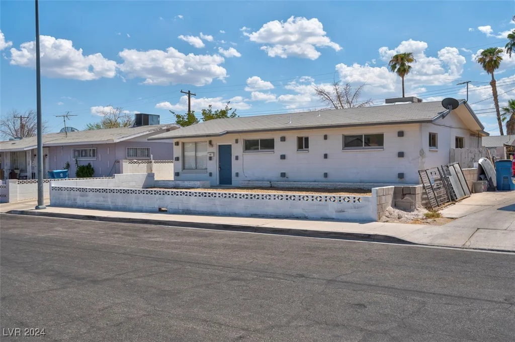 4313 El Conlon, Las Vegas, NV 89102