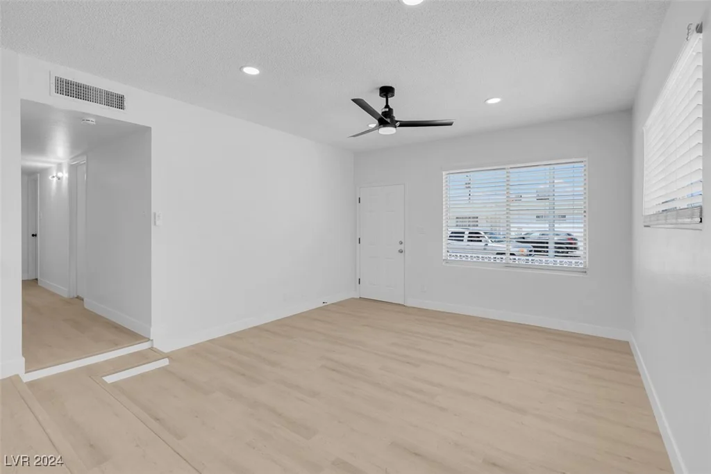 4313 El Conlon, Las Vegas, NV 89102