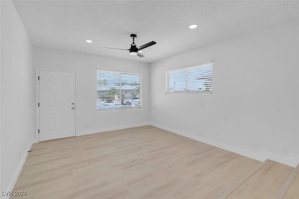4313 El Conlon, Las Vegas, NV 89102