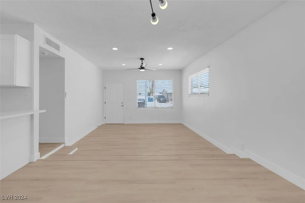 4313 El Conlon, Las Vegas, NV 89102