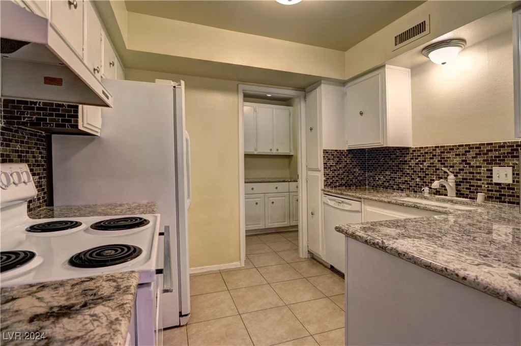 3077 Pinehurst, Las Vegas, NV 89109