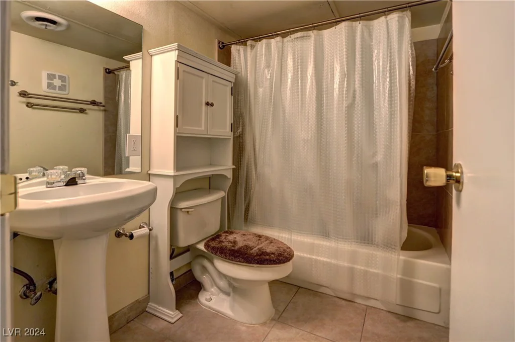 3077 Pinehurst, Las Vegas, NV 89109
