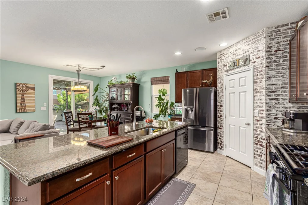 9271 Keystone Ridge, Las Vegas, NV 89148