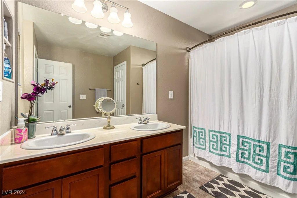 9271 Keystone Ridge, Las Vegas, NV 89148