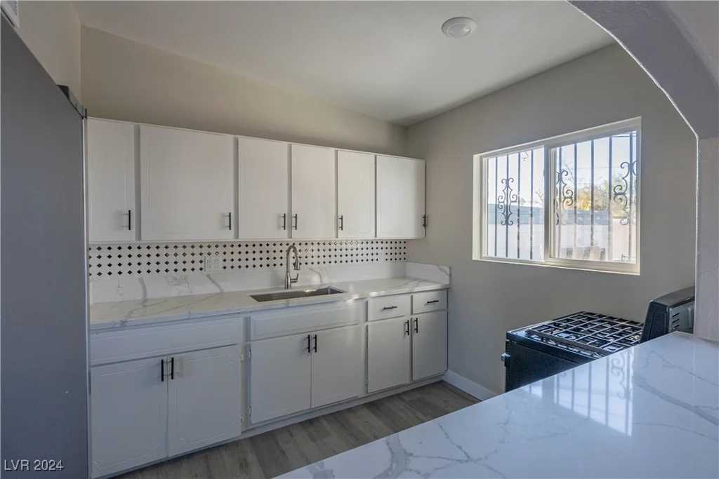 4485 Nellis, Las Vegas, NV 89121
