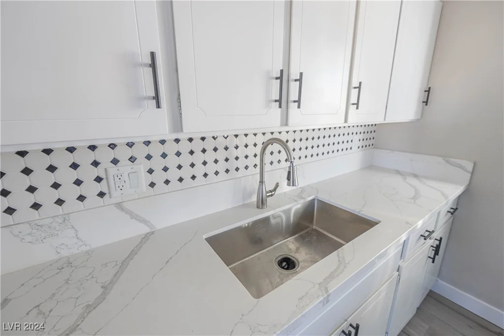 4485 Nellis, Las Vegas, NV 89121