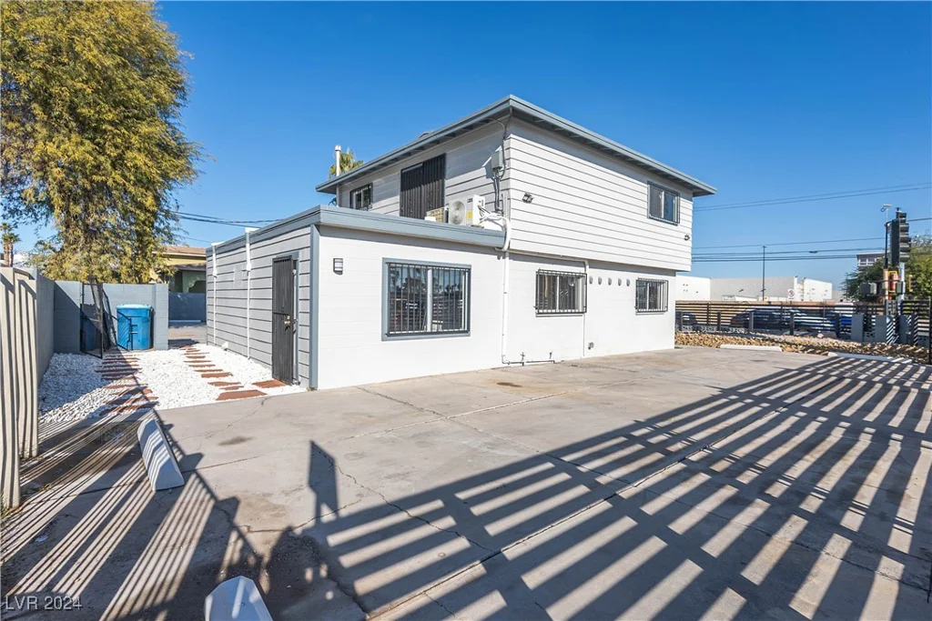 4485 Nellis, Las Vegas, NV 89121