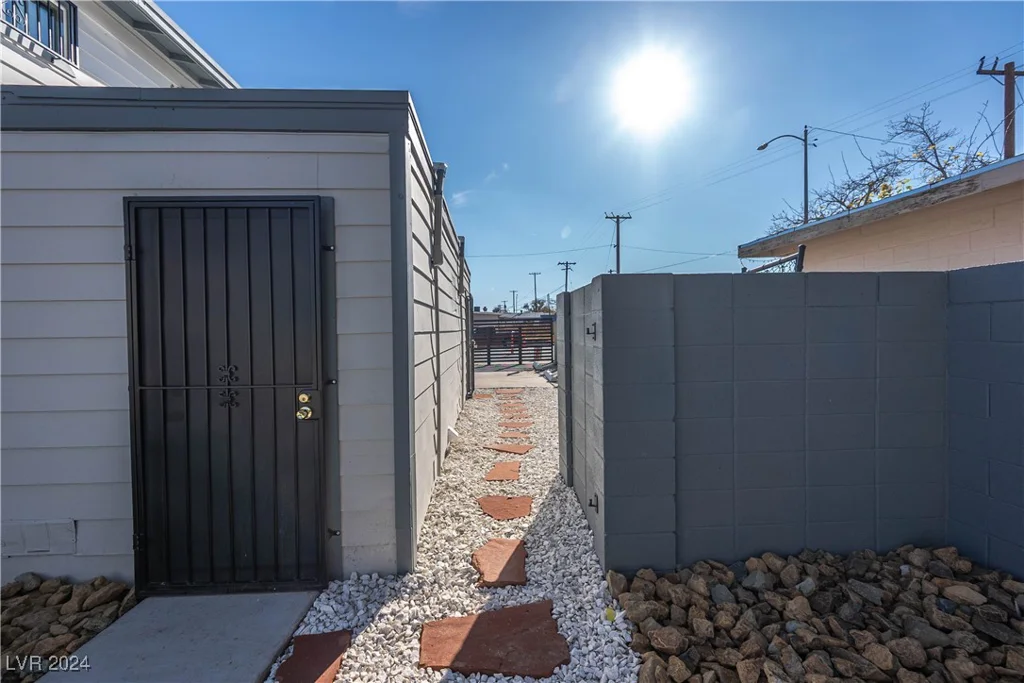 4485 Nellis, Las Vegas, NV 89121