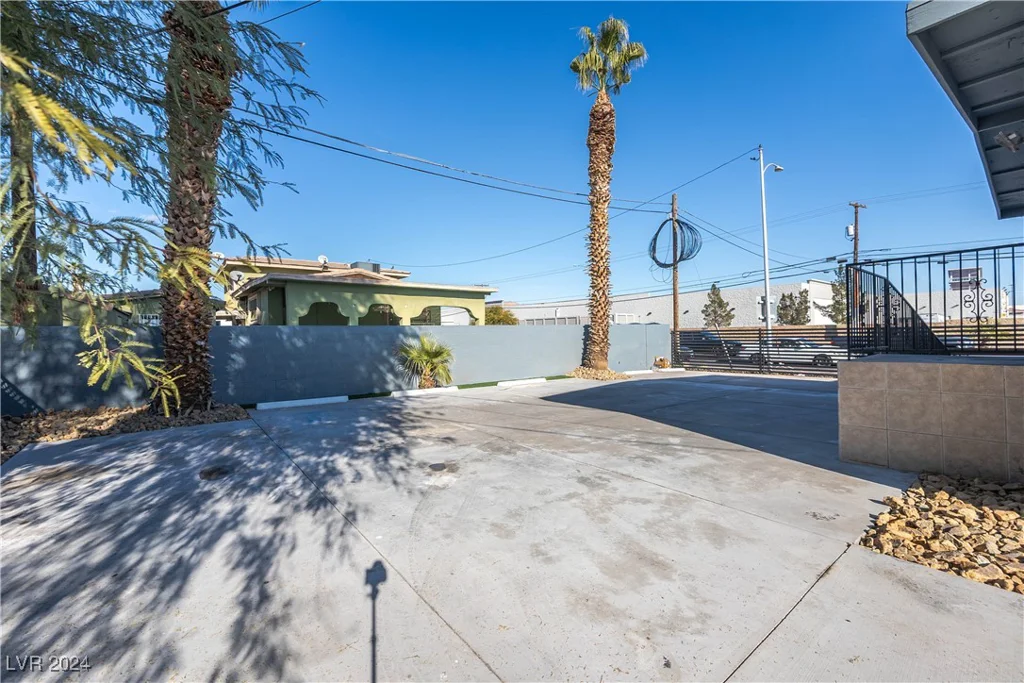 4485 Nellis, Las Vegas, NV 89121