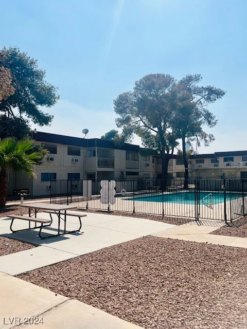 5346 Swenson, Las Vegas, NV 89119
