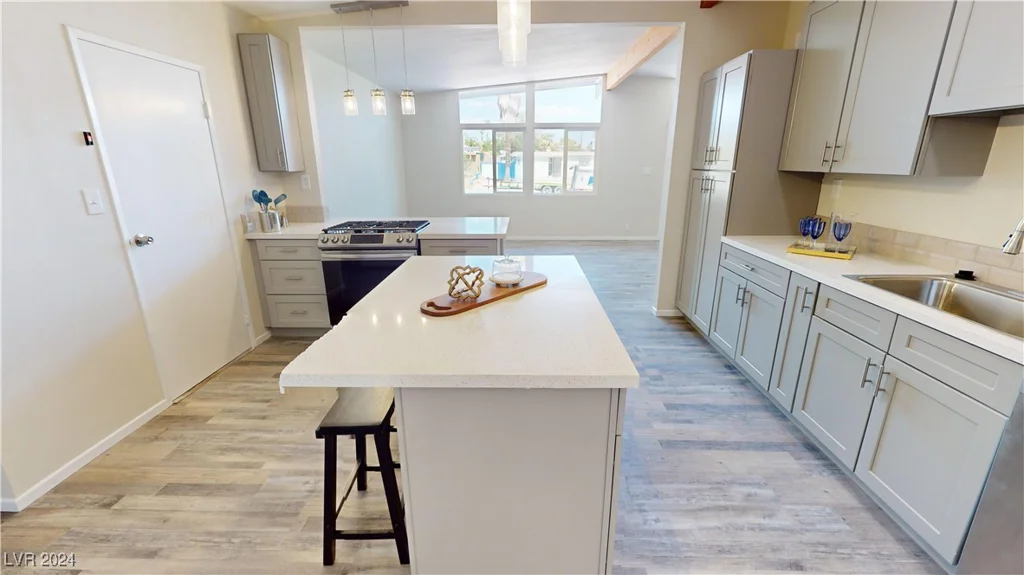 1643 Coronado, Las Vegas, NV 89169