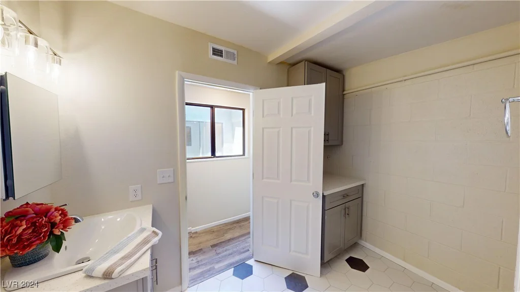 1643 Coronado, Las Vegas, NV 89169
