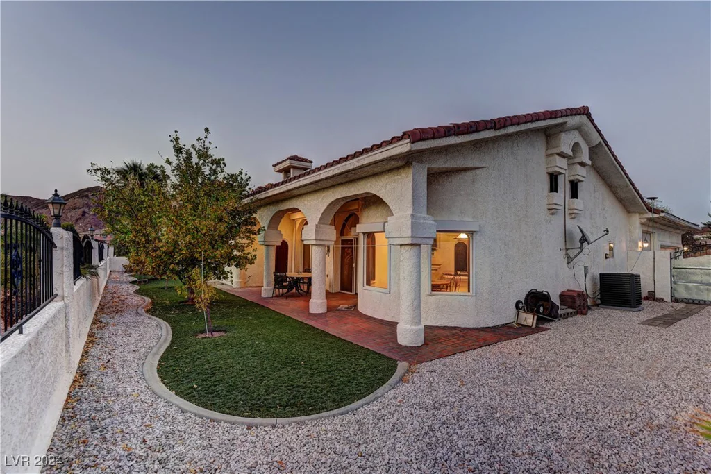 928 Rhyolite, Henderson, NV 89011
