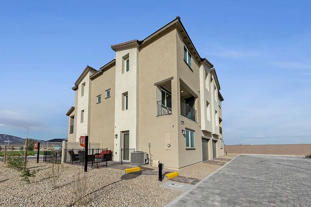 6952 Skyline Blue, North Las Vegas, NV 89086