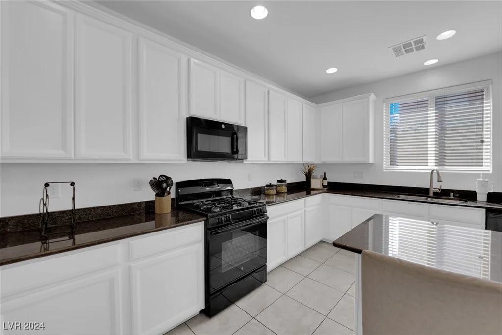 877 Royal Amethyst, Las Vegas, NV 89178