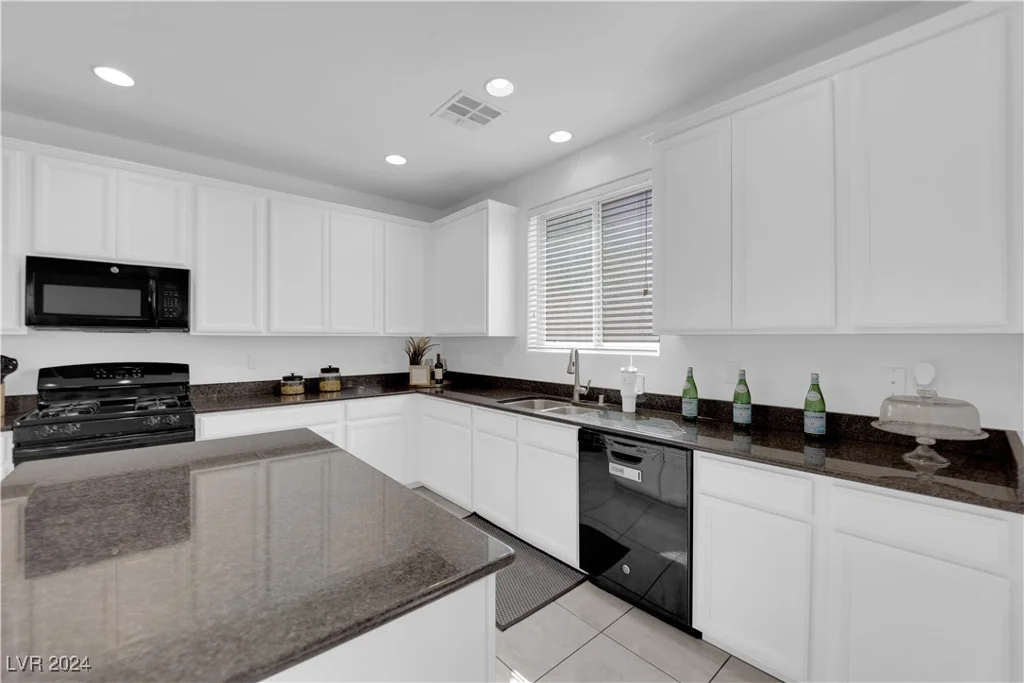 877 Royal Amethyst, Las Vegas, NV 89178
