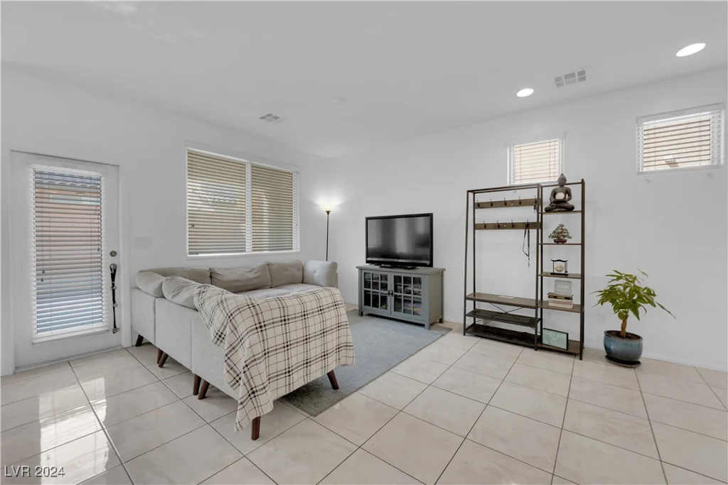 877 Royal Amethyst, Las Vegas, NV 89178