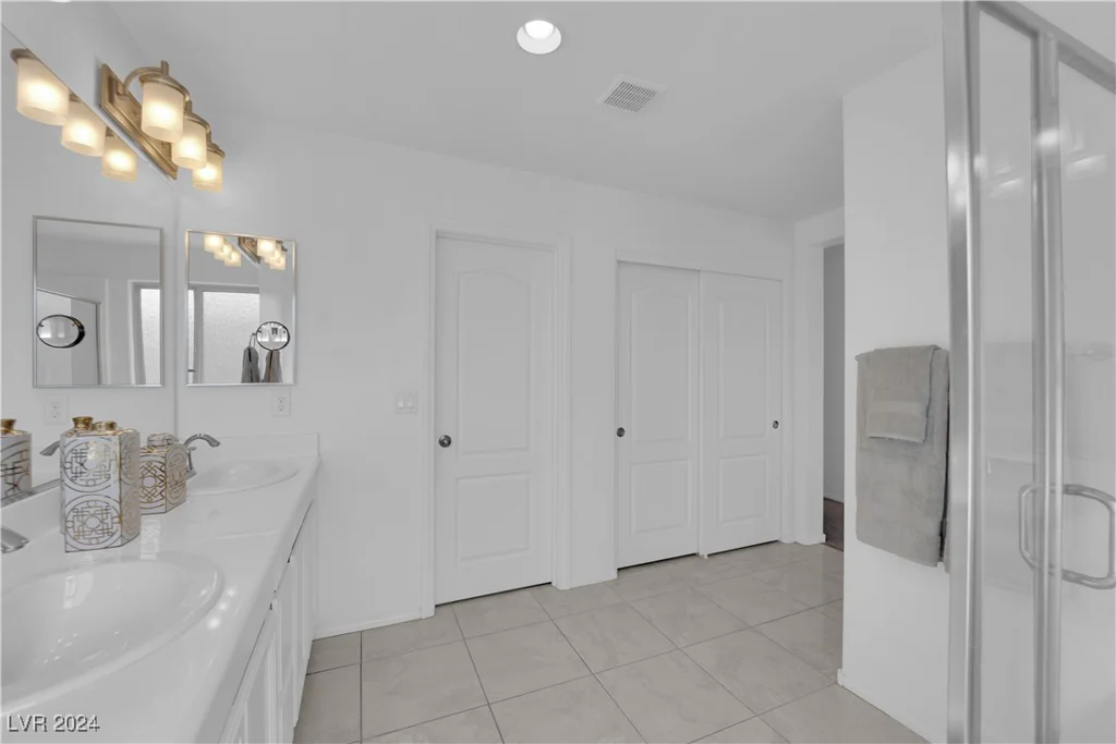 877 Royal Amethyst, Las Vegas, NV 89178
