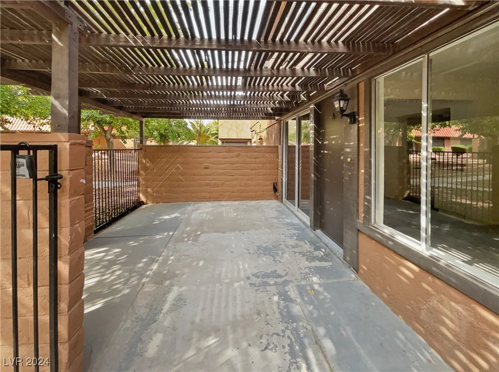 210 Shadybrook, Las Vegas, NV 89107