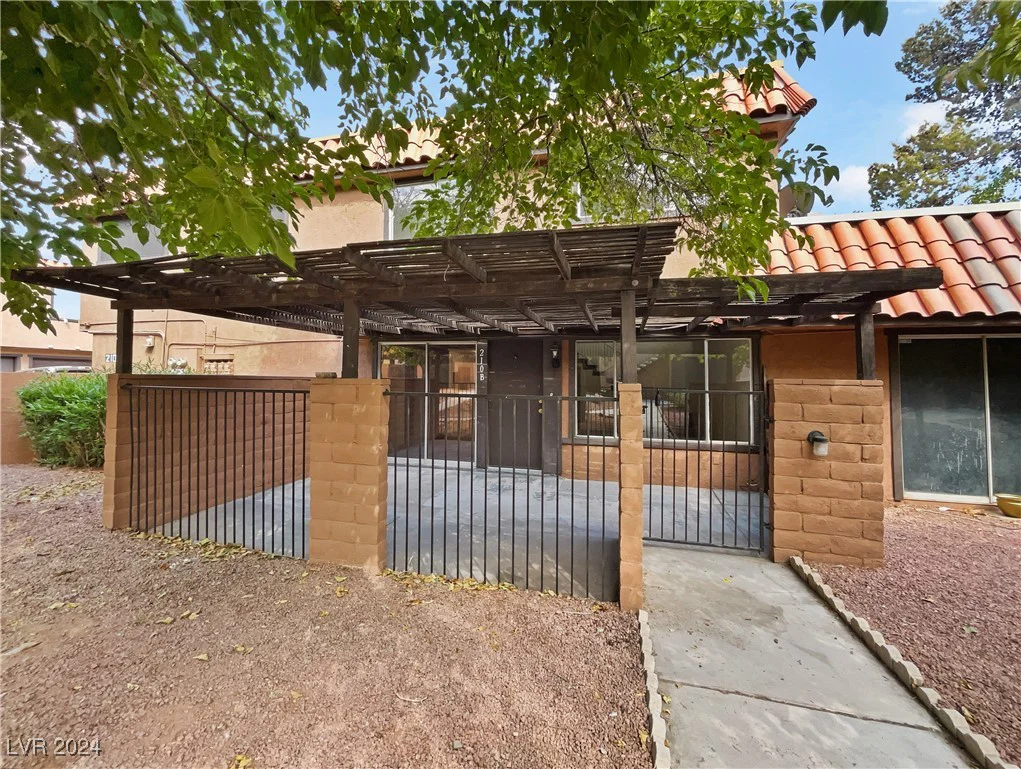 210 Shadybrook, Las Vegas, NV 89107