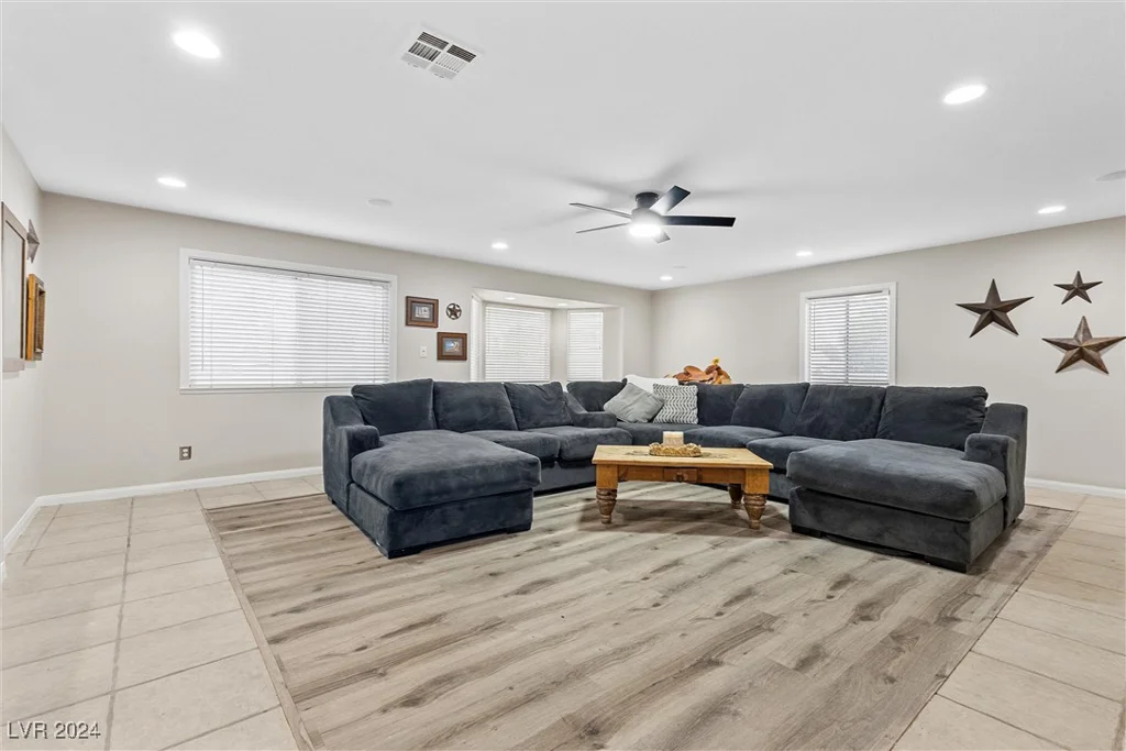 5901 Washburn, Las Vegas, NV 89130