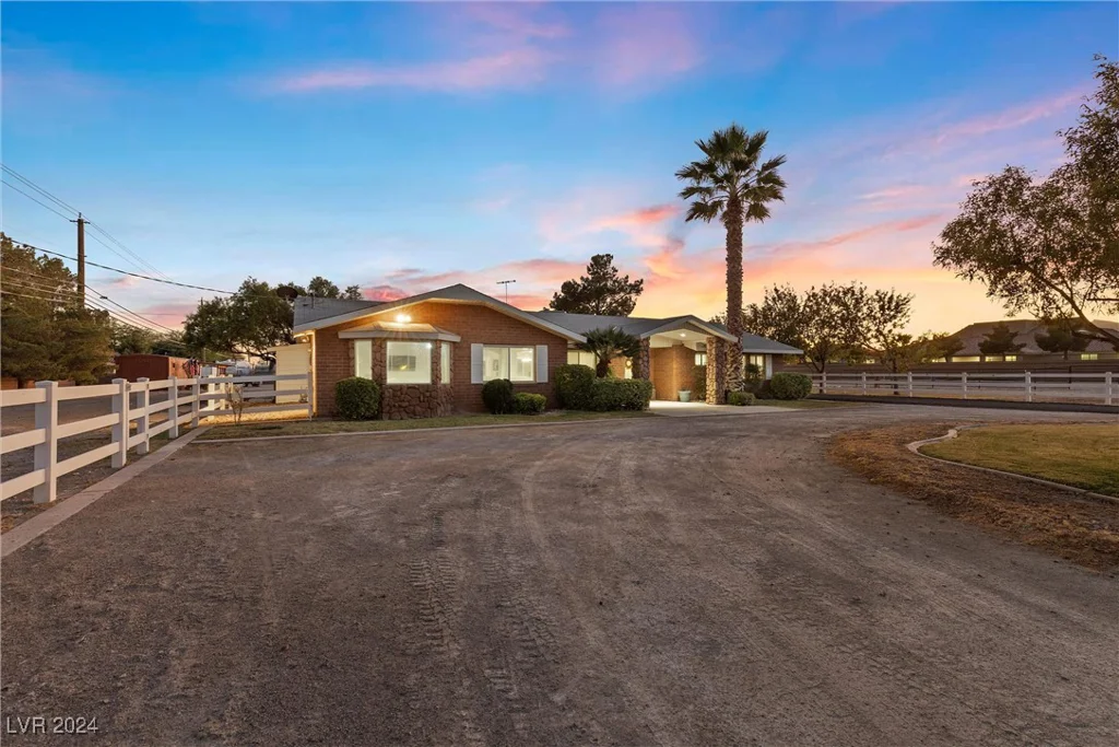 5901 Washburn, Las Vegas, NV 89130