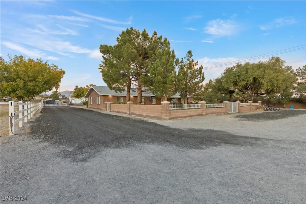 5901 Washburn, Las Vegas, NV 89130