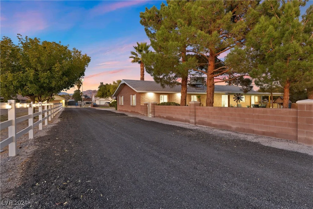5901 Washburn, Las Vegas, NV 89130