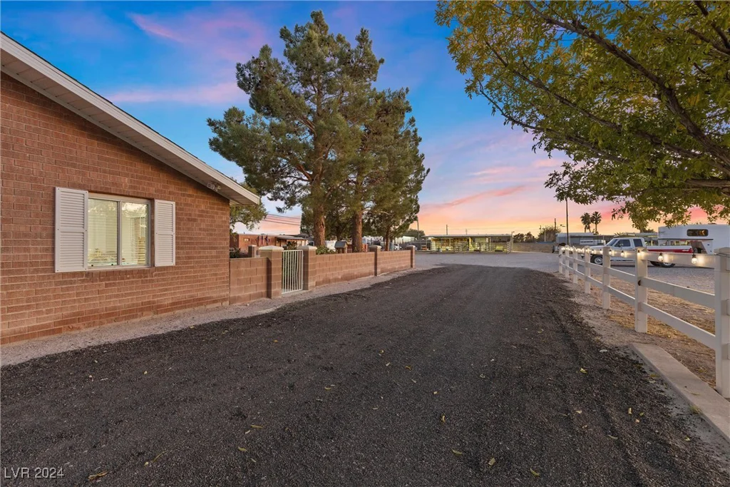 5901 Washburn, Las Vegas, NV 89130