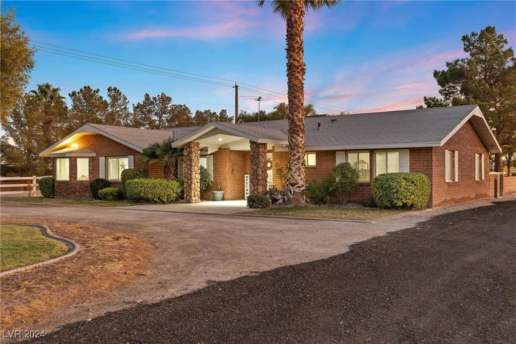 5901 Washburn, Las Vegas, NV 89130