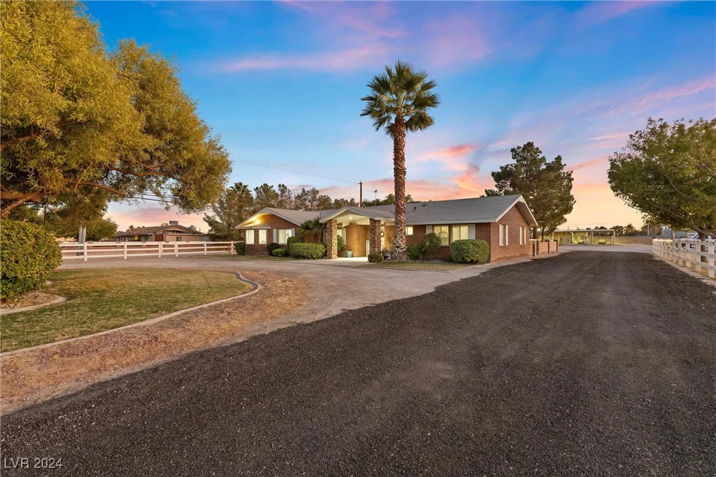 5901 Washburn, Las Vegas, NV 89130