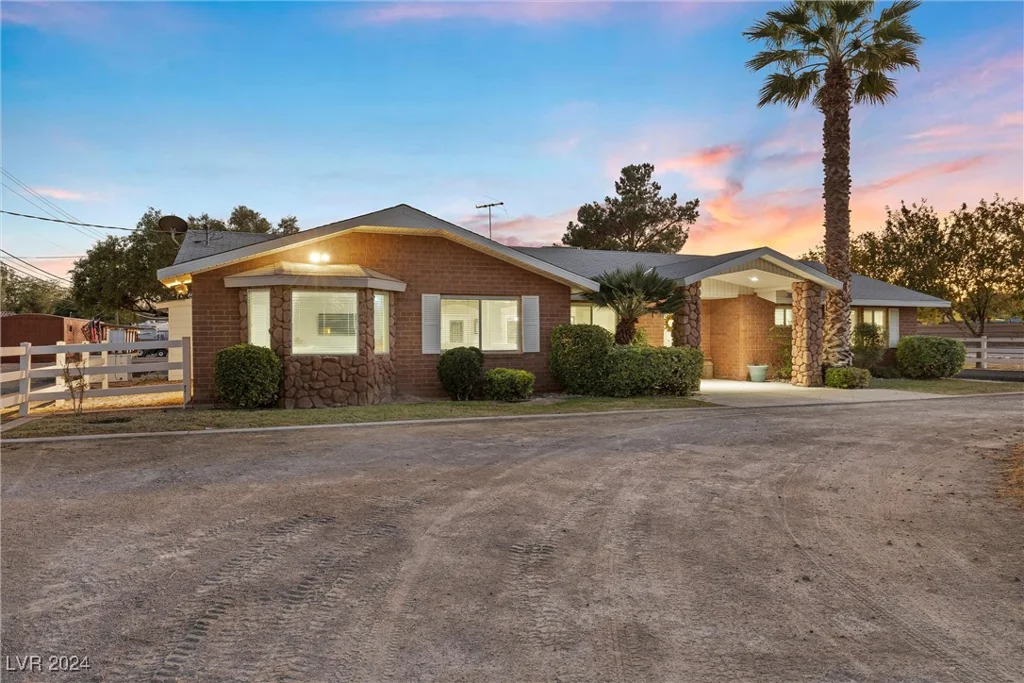 5901 Washburn, Las Vegas, NV 89130