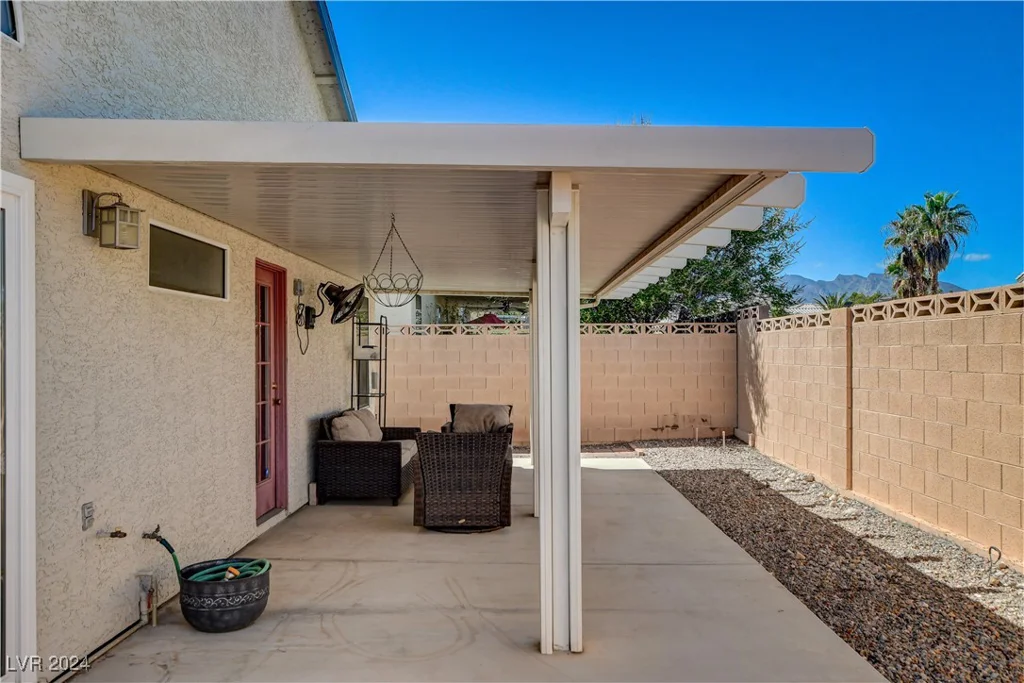 8104 Bay Springs, Las Vegas, NV 89128