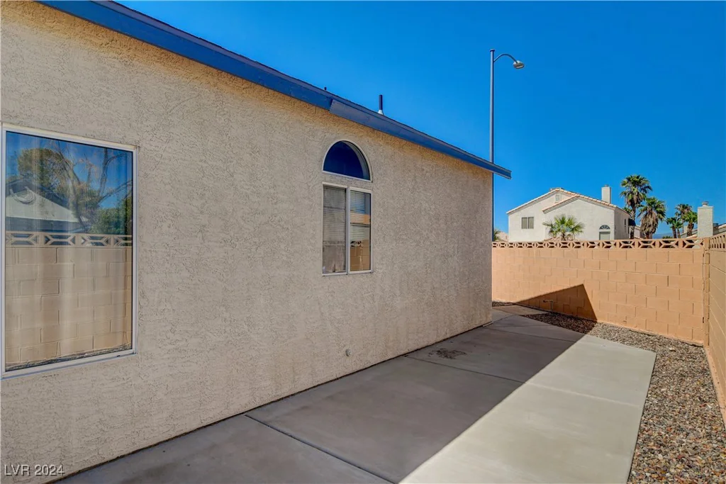 8104 Bay Springs, Las Vegas, NV 89128