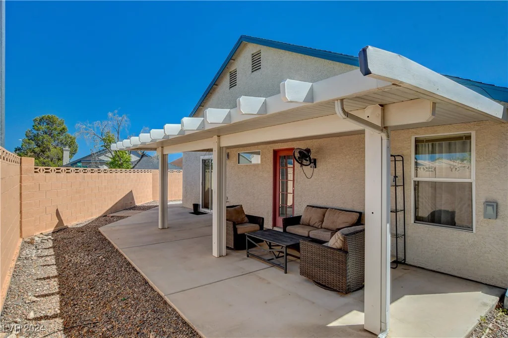 8104 Bay Springs, Las Vegas, NV 89128