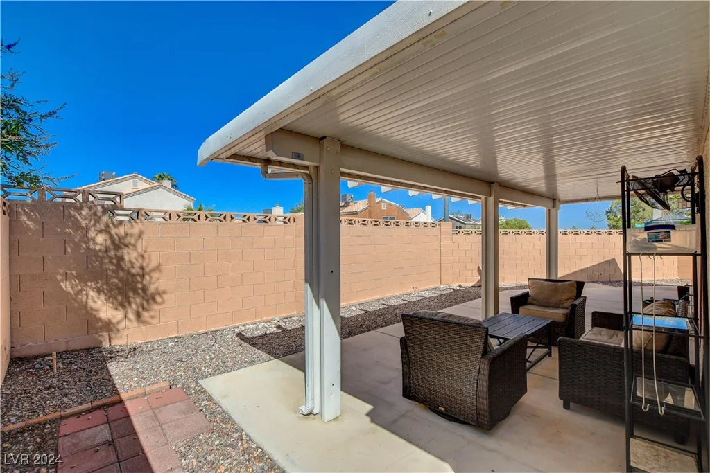 8104 Bay Springs, Las Vegas, NV 89128