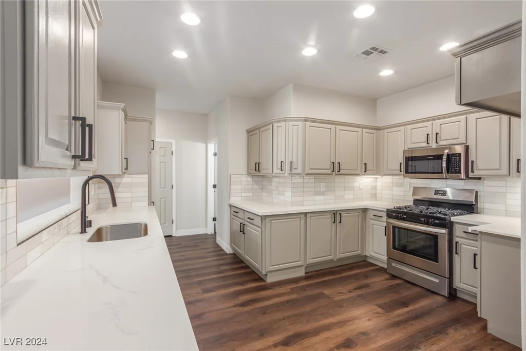 801 Dana Hills, Las Vegas, NV 89134