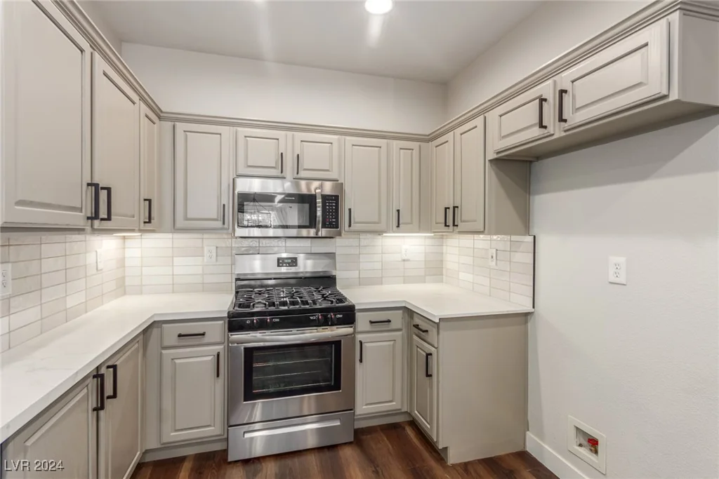 801 Dana Hills, Las Vegas, NV 89134