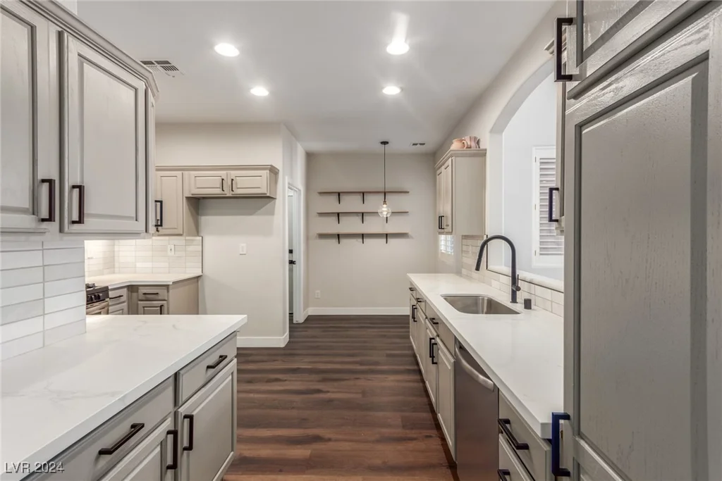 801 Dana Hills, Las Vegas, NV 89134