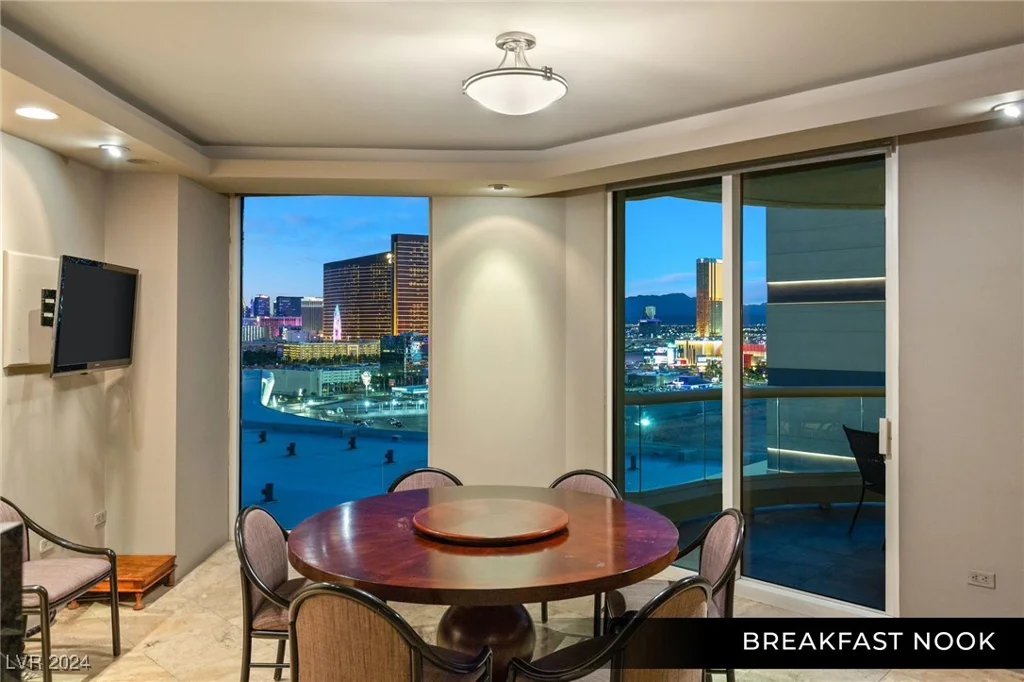 2877 Paradise, Las Vegas, NV 89109