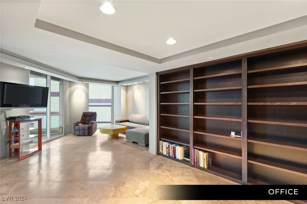 2877 Paradise, Las Vegas, NV 89109
