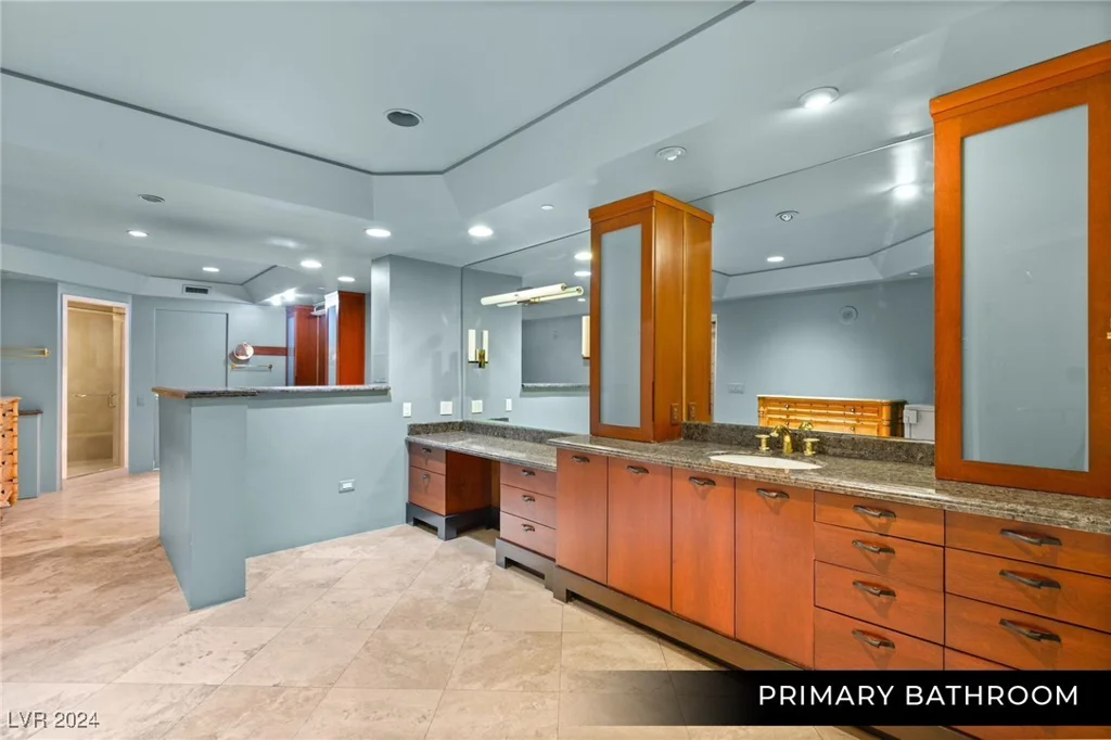 2877 Paradise, Las Vegas, NV 89109