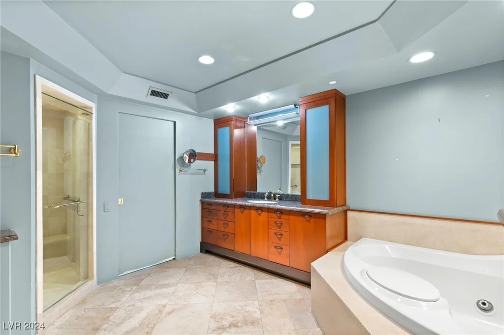 2877 Paradise, Las Vegas, NV 89109