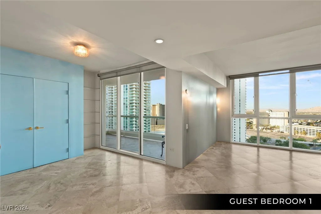 2877 Paradise, Las Vegas, NV 89109