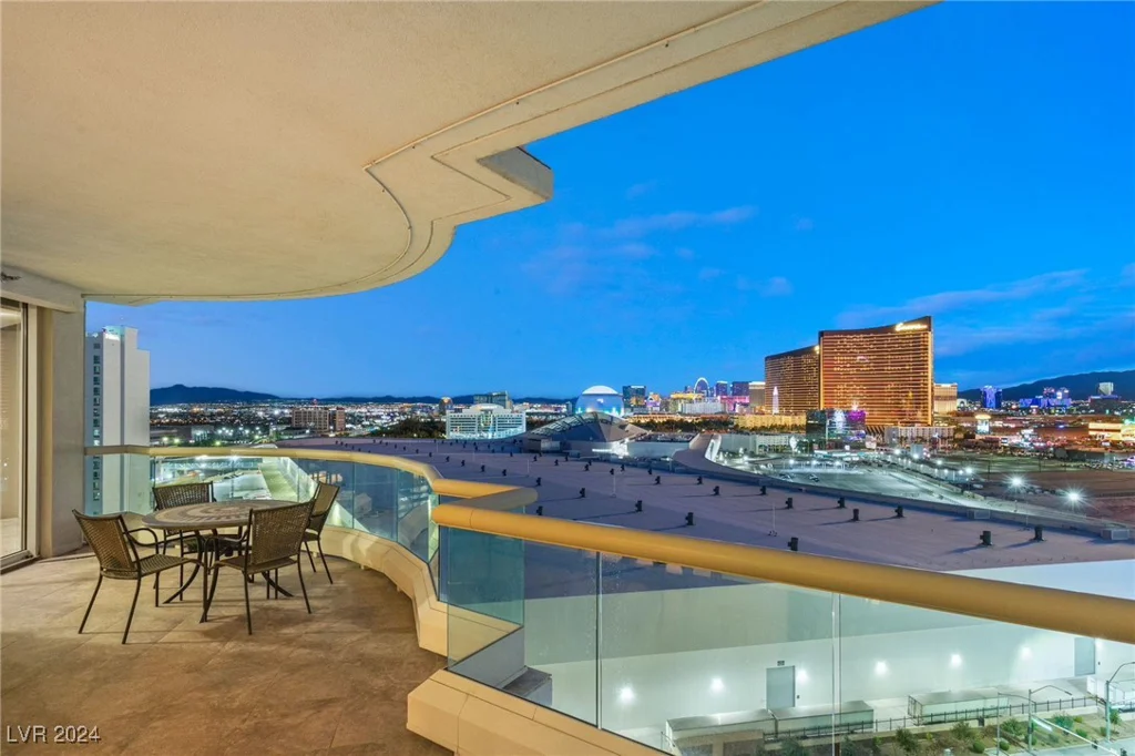 2877 Paradise, Las Vegas, NV 89109