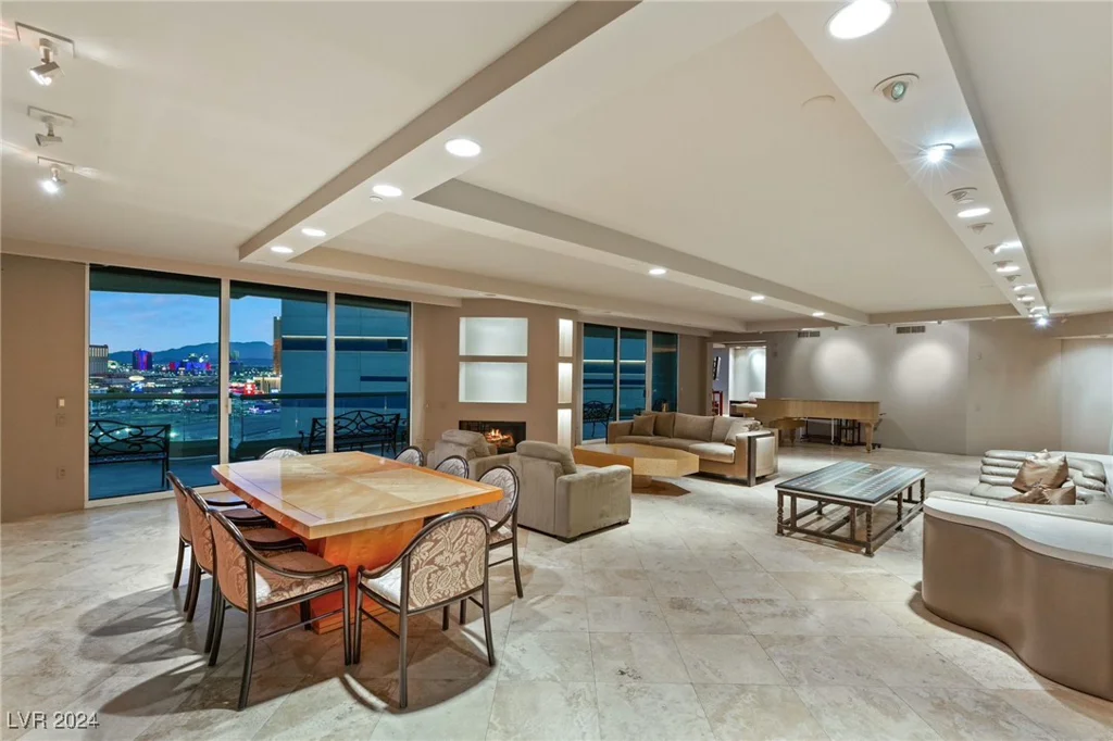 2877 Paradise, Las Vegas, NV 89109