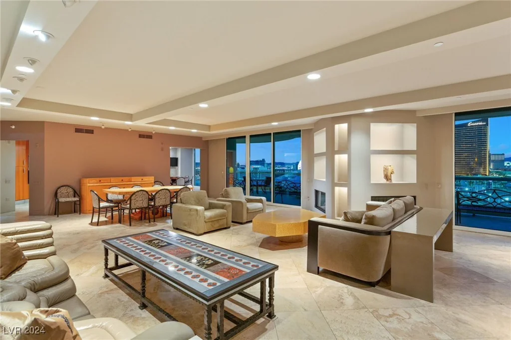 2877 Paradise, Las Vegas, NV 89109