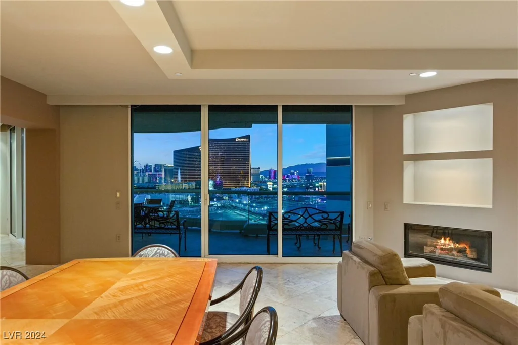 2877 Paradise, Las Vegas, NV 89109