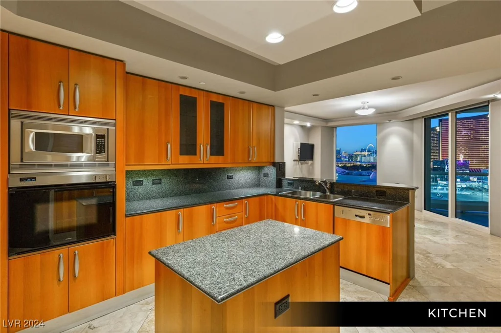 2877 Paradise, Las Vegas, NV 89109